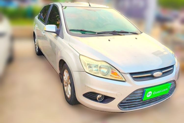 Used Ford Focus 2013 Sedan Classic 1.8L Manual Base Model Front Right 45 Deg