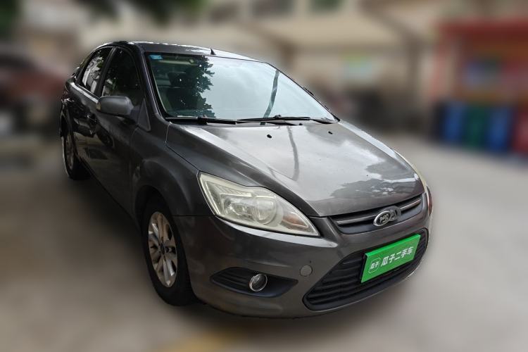Used Ford Focus 2013 Sedan Classic 1.8L Manual Base Model Front Right 45 Deg