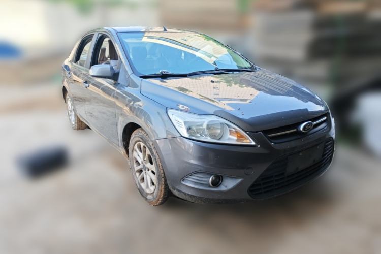 Used Ford Focus 2013 Sedan Classic 1.8L Manual Base Model Front Right 45 Deg
