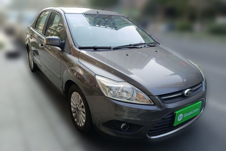 Used Ford Focus 2013 Sedan Classic 1.8L Manual Fashion Edition Front Right 45 Deg