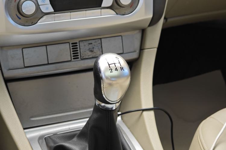 Used Ford Focus 2013 Sedan Classic 1.8L Manual Fashion Edition Gear Lever