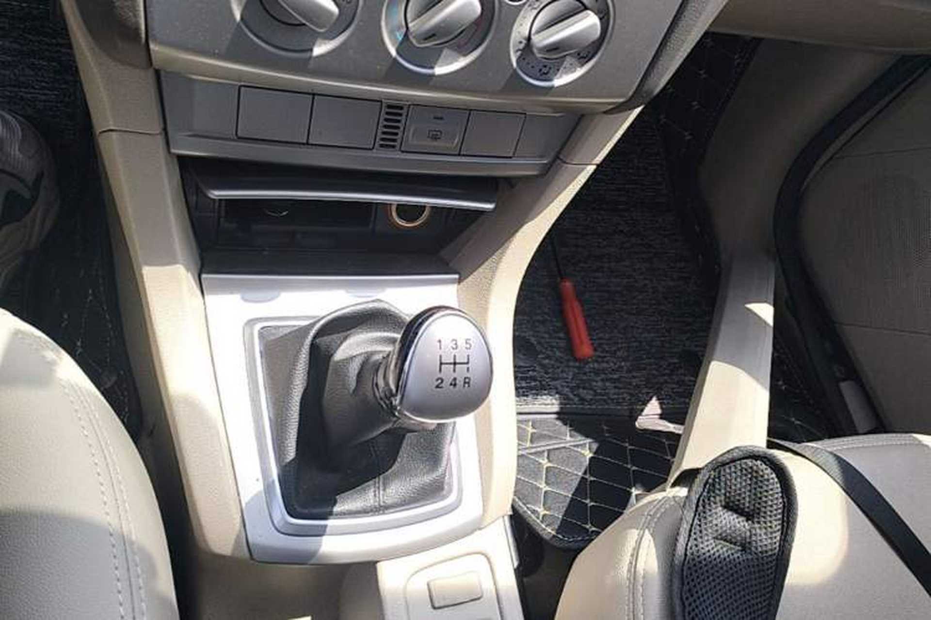 Used Ford Focus 2013 Sedan Classic 1.8L Manual Base Model Gear Lever