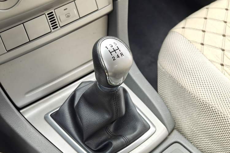 Used Ford Focus 2013 Hatchback Classic 1.8L Manual Base Model Gear Lever