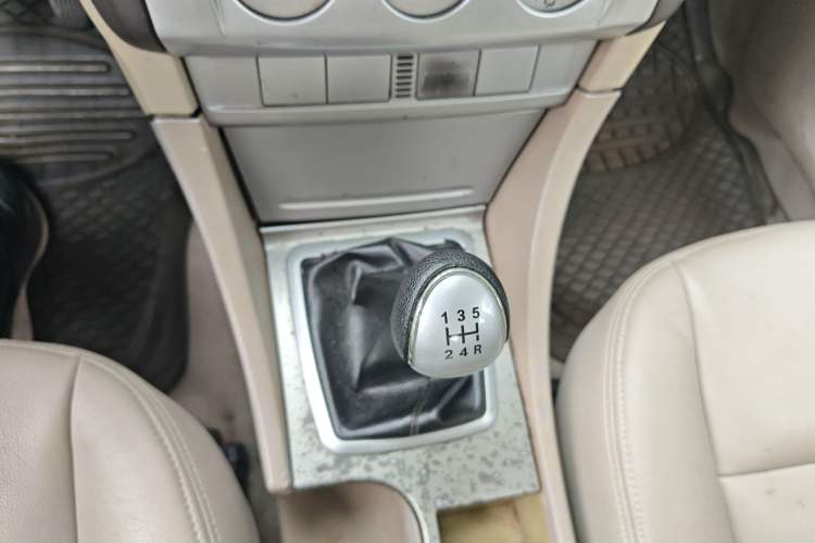 Used Ford Focus 2013 Sedan Classic 1.8L Manual Base Model Gear Lever