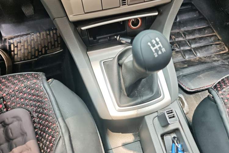 Used Ford Focus 2013 Hatchback Classic 1.8L Manual Base Model Gear Lever