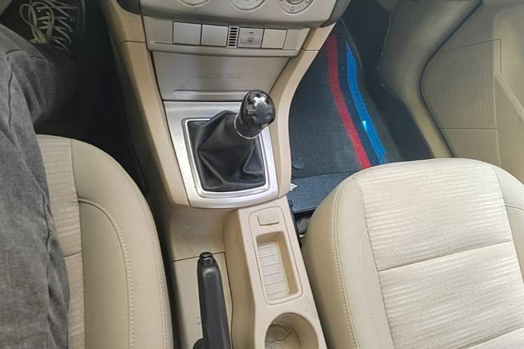 Used Ford Focus 2013 Sedan Classic 1.8L Manual Base Model Gear Lever