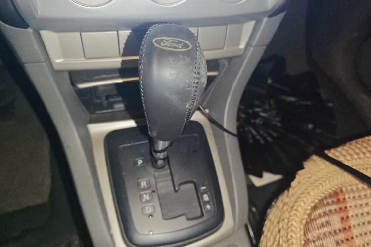 Used Ford Focus 2013 Hatchback Classic 1.8L Automatic Base Model Gear Lever