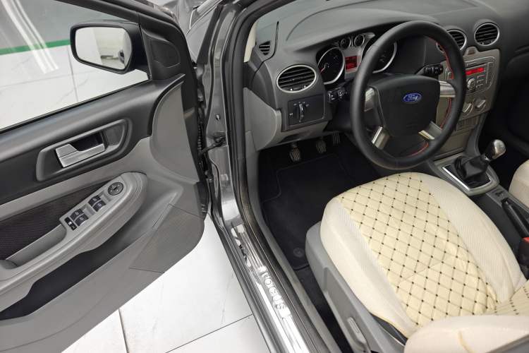 Used Ford Focus 2013 Hatchback Classic 1.8L Manual Base Model Interior 1