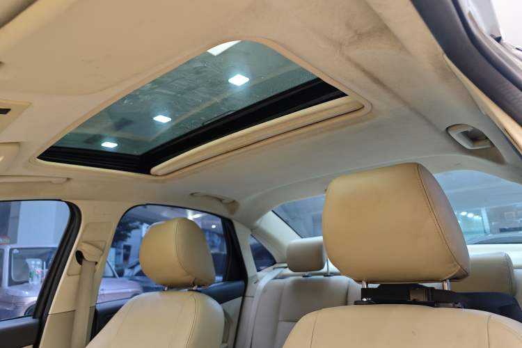 Used Ford Focus 2013 Sedan Classic 1.8L Manual Fashion Edition Interior 11