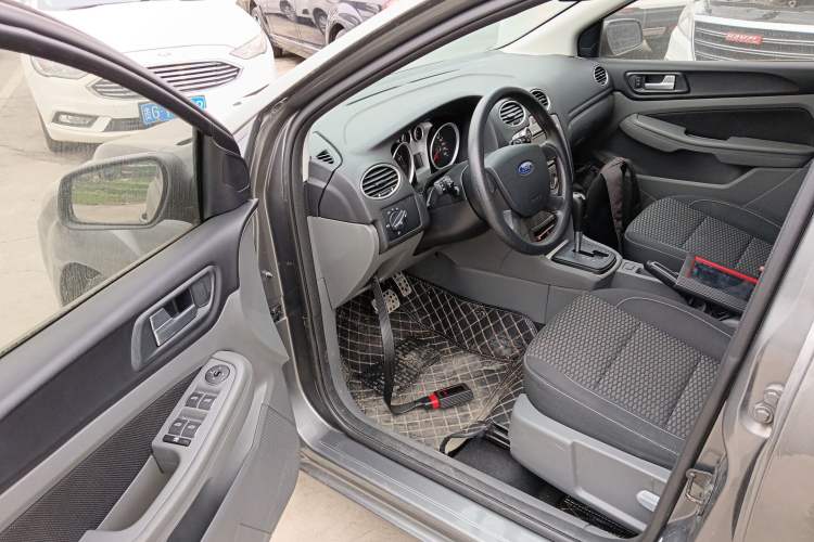 Used Ford Focus 2013 Hatchback Classic 1.8L Automatic Base Model Interior 3