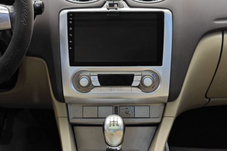 Used Ford Focus 2013 Sedan Classic 1.8L Manual Fashion Edition Interior 4