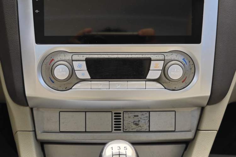 Used Ford Focus 2013 Sedan Classic 1.8L Manual Fashion Edition Interior 5