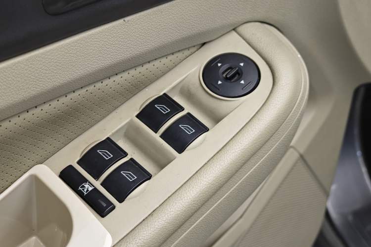 Used Ford Focus 2013 Sedan Classic 1.8L Manual Fashion Edition Interior 8