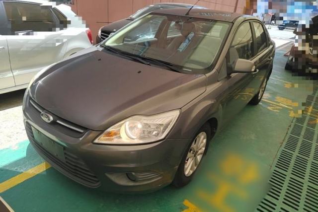 Ojetý Ford Focus 2013 Sedan Classic 1.8L Manual Base Model