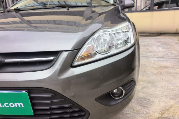 Used Ford Focus 2013 Sedan Classic 1.8L Manual Base Model Left Front Headlight