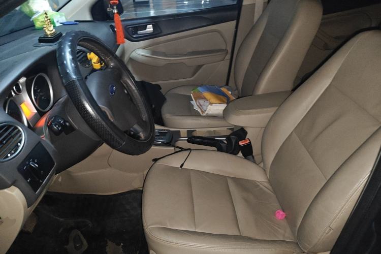 Used Ford Focus 2013 Hatchback Classic 1.8L Automatic Fashion Edition Left Front Seat