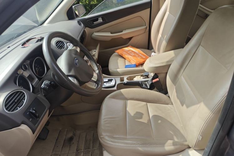 Used Ford Focus 2013 Sedan Classic 1.8L Automatic Fashion Edition Left Front Seat