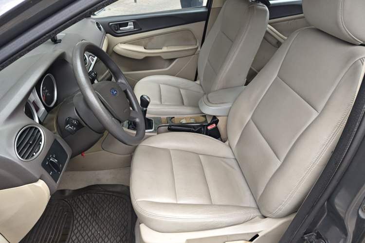 Used Ford Focus 2013 Sedan Classic 1.8L Manual Base Model Left Front Seat