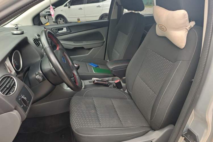 Used Ford Focus 2013 Hatchback Classic 1.8L Manual Base Model Left Front Seat