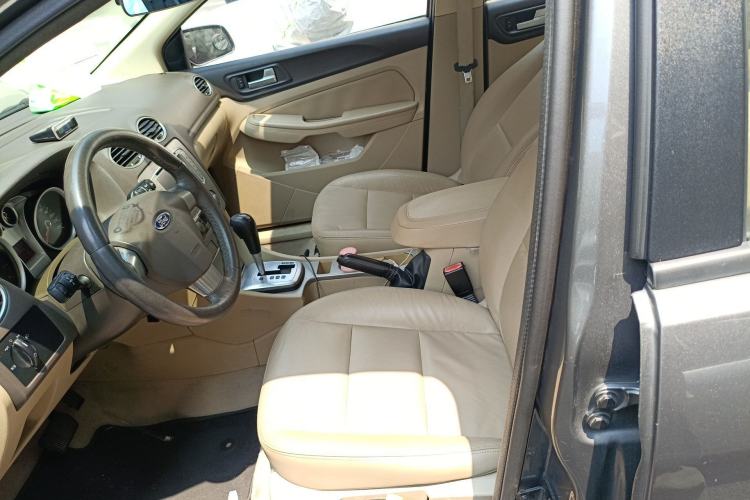 Used Ford Focus 2013 Sedan Classic 1.8L Automatic Fashion Edition Left Front Seat