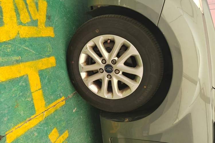 Used Ford Focus 2013 Sedan Classic 1.8L Manual Base Model Left Front Wheel Hub