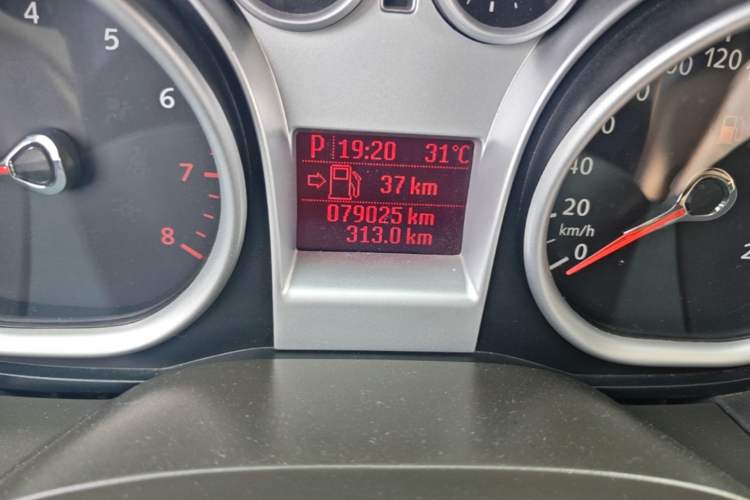 Used Ford Focus 2013 Sedan Classic 1.8L Automatic Base Model Odometer Close Up