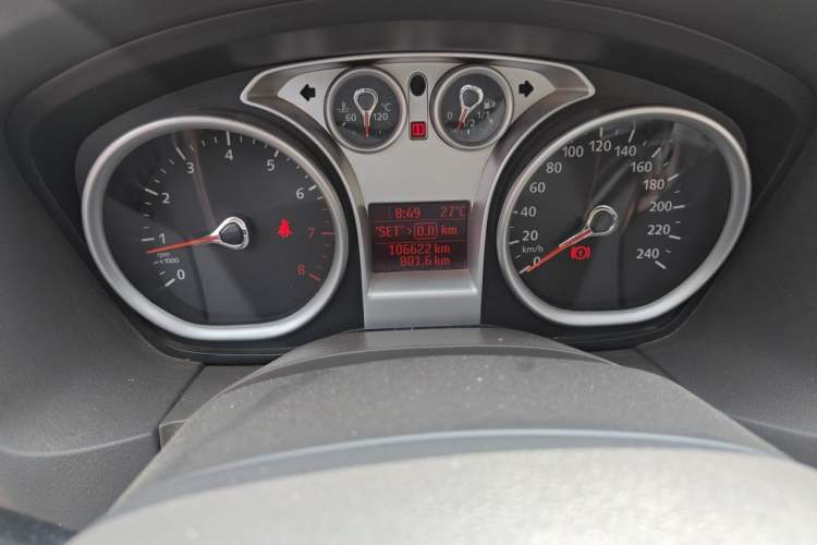Used Ford Focus 2013 Sedan Classic 1.8L Automatic Fashion Edition Odometer Close Up