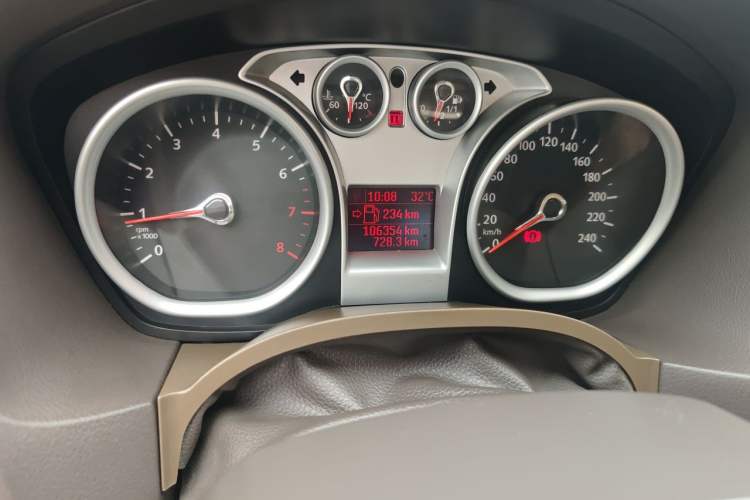 Used Ford Focus 2013 Sedan Classic 1.8L Automatic Base Model Odometer Close Up