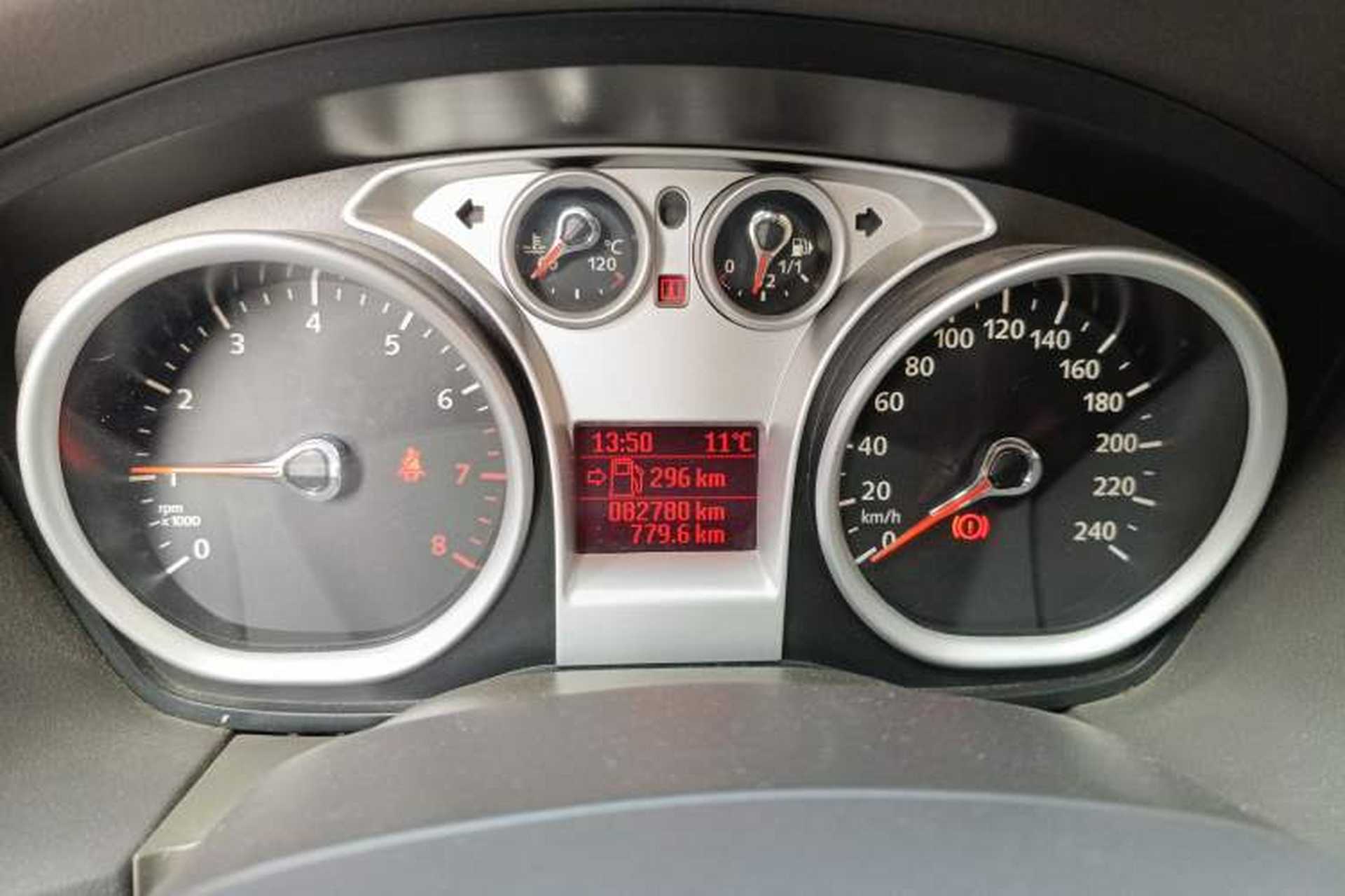 Used Ford Focus 2013 Sedan Classic 1.8L Manual Fashion Edition Odometer Close Up