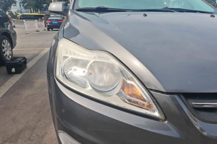 Used Ford Focus 2013 Sedan Classic 1.8L Automatic Base Model Right Front Headlight