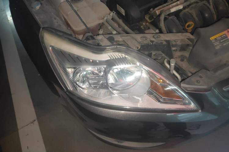 Used Ford Focus 2013 Sedan Classic 1.8L Manual Base Model Right Front Headlight