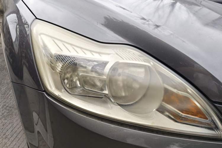 Used Ford Focus 2013 Sedan Classic 1.8L Manual Base Model Right Front Headlight