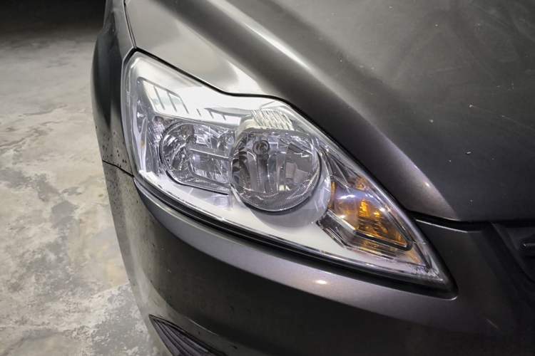 Used Ford Focus 2013 Sedan Classic 1.8L Manual Base Model Right Front Headlight