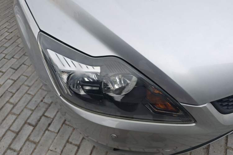 Used Ford Focus 2013 Hatchback Classic 1.8L Manual Base Model Right Front Headlight
