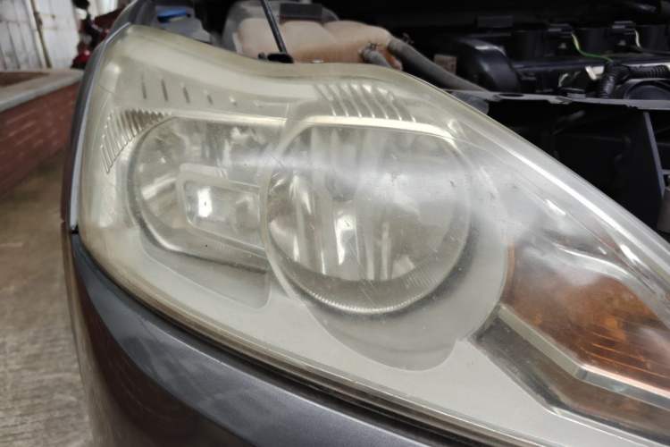 Used Ford Focus 2013 Sedan Classic 1.8L Manual Base Model Right Front Headlight