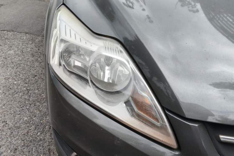 Used Ford Focus 2013 Sedan Classic 1.8L Manual Base Model Right Front Headlight