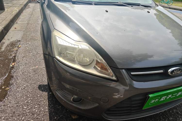 Used Ford Focus 2013 Sedan Classic 1.8L Automatic Base Model Right Front Headlight