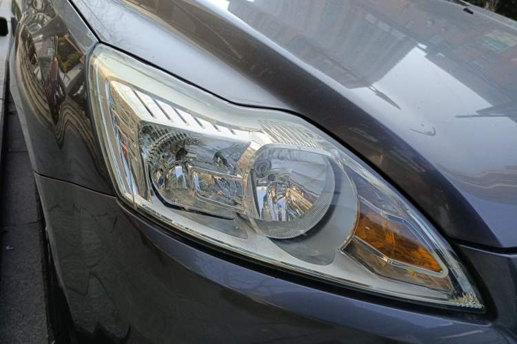 Used Ford Focus 2013 Sedan Classic 1.8L Manual Fashion Edition Right Front Headlight