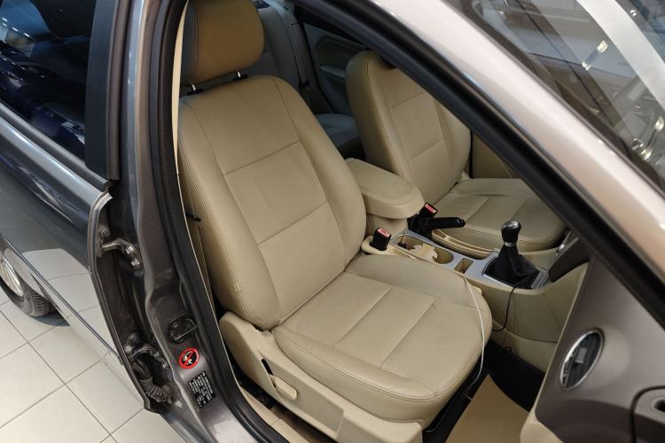 Used Ford Focus 2013 Sedan Classic 1.8L Manual Fashion Edition Right Front Seat