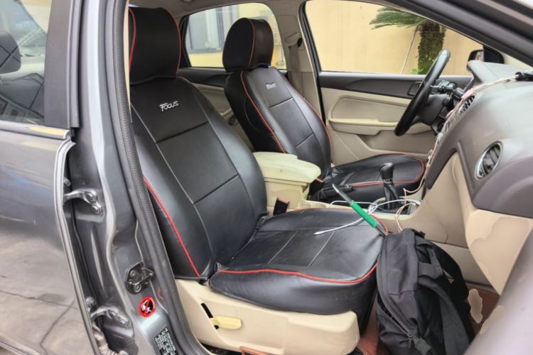 Used Ford Focus 2013 Sedan Classic 1.8L Manual Base Model Right Front Seat
