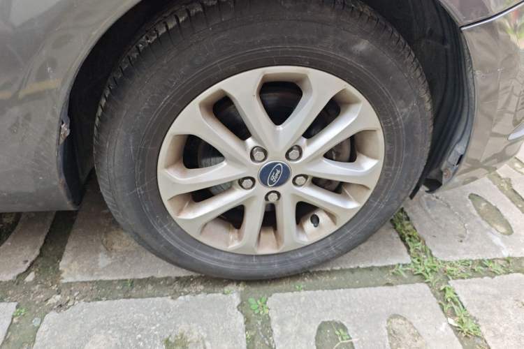 Used Ford Focus 2013 Hatchback Classic 1.8L Automatic Base Model Right Front Wheel Hub