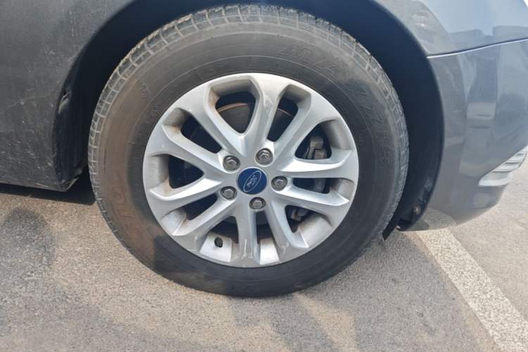 Used Ford Focus 2013 Sedan Classic 1.8L Automatic Base Model Right Front Wheel Hub
