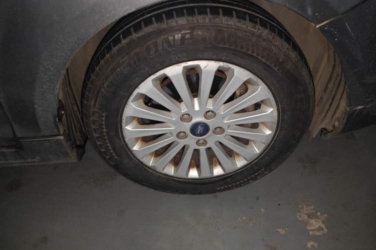 Used Ford Focus 2013 Hatchback Classic 1.8L Automatic Fashion Edition Right Front Wheel Hub