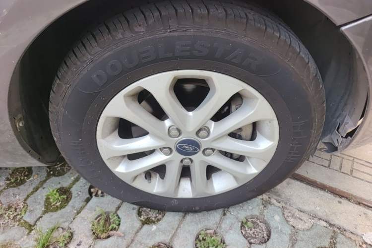 Used Ford Focus 2013 Hatchback Classic 1.8L Automatic Base Model Right Front Wheel Hub