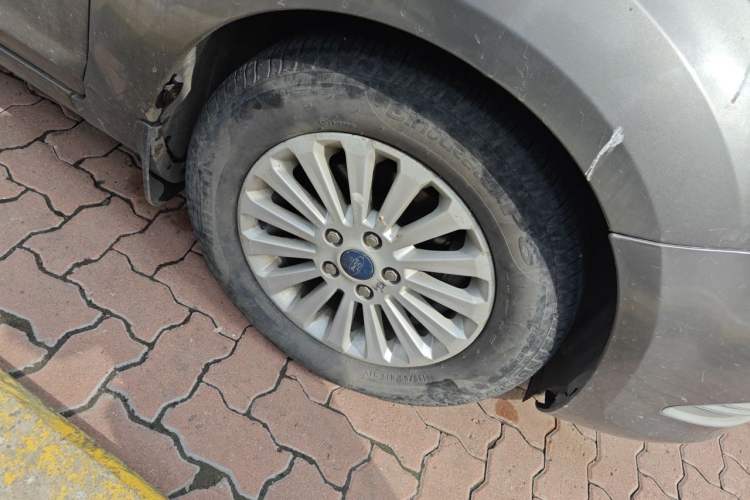 Used Ford Focus 2013 Sedan Classic 1.8L Automatic Fashion Edition Right Front Wheel Hub