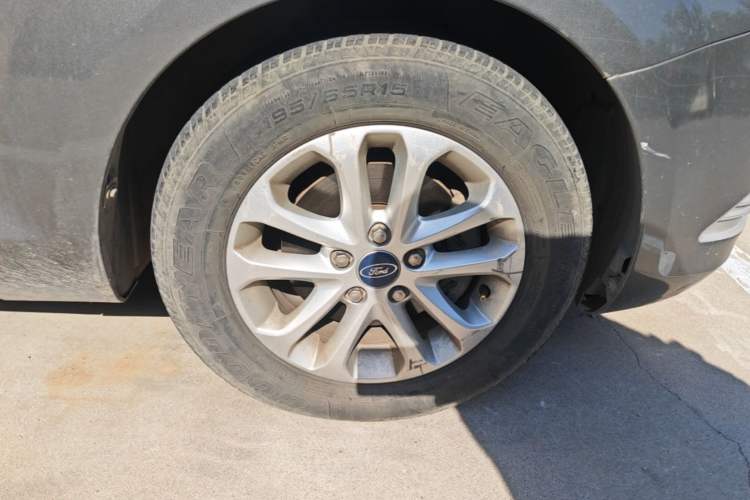 Used Ford Focus 2013 Hatchback Classic 1.8L Automatic Base Model Right Front Wheel Hub