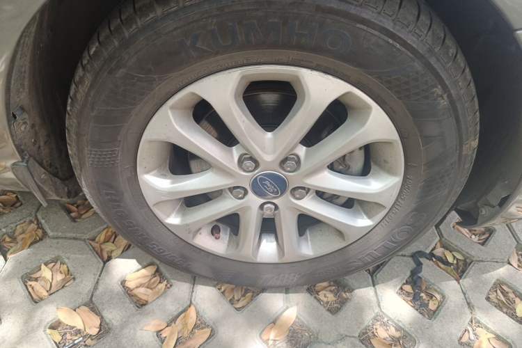 Used Ford Focus 2013 Hatchback Classic 1.8L Automatic Base Model Right Front Wheel Hub