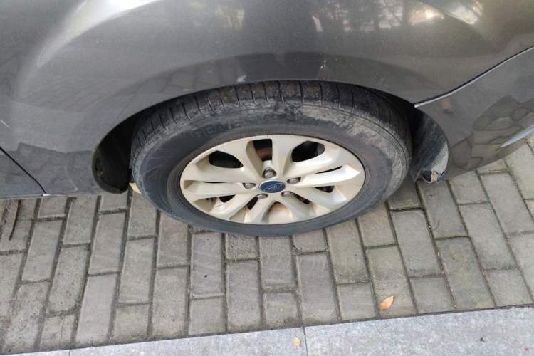 Used Ford Focus 2013 Hatchback Classic 1.8L Automatic Base Model Right Front Wheel Hub