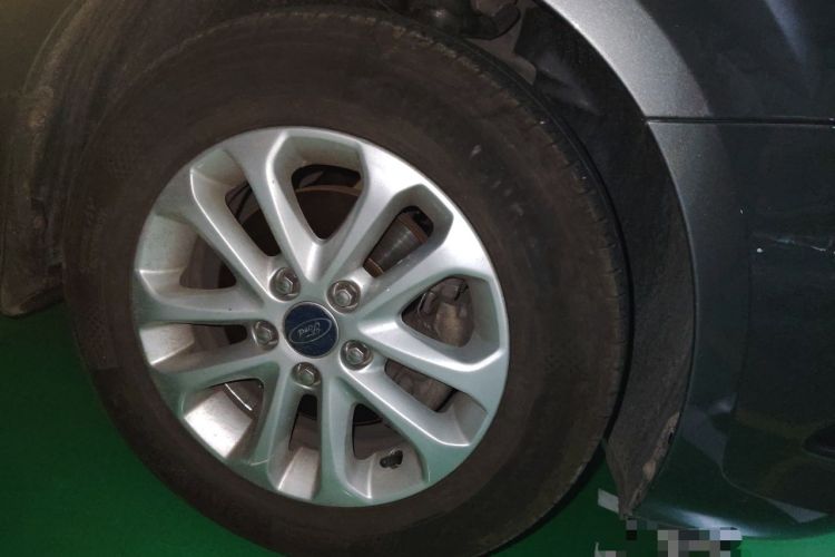 Used Ford Focus 2013 Sedan Classic 1.8L Automatic Base Model Right Front Wheel Hub