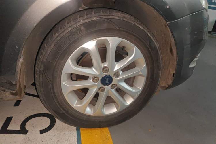 Used Ford Focus 2013 Hatchback Classic 1.8L Manual Base Model Right Front Wheel Hub